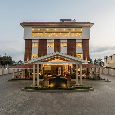 Hotel Aadrika Chikmagalūr Buitenkant foto