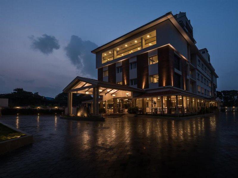 Hotel Aadrika Chikmagalūr Buitenkant foto