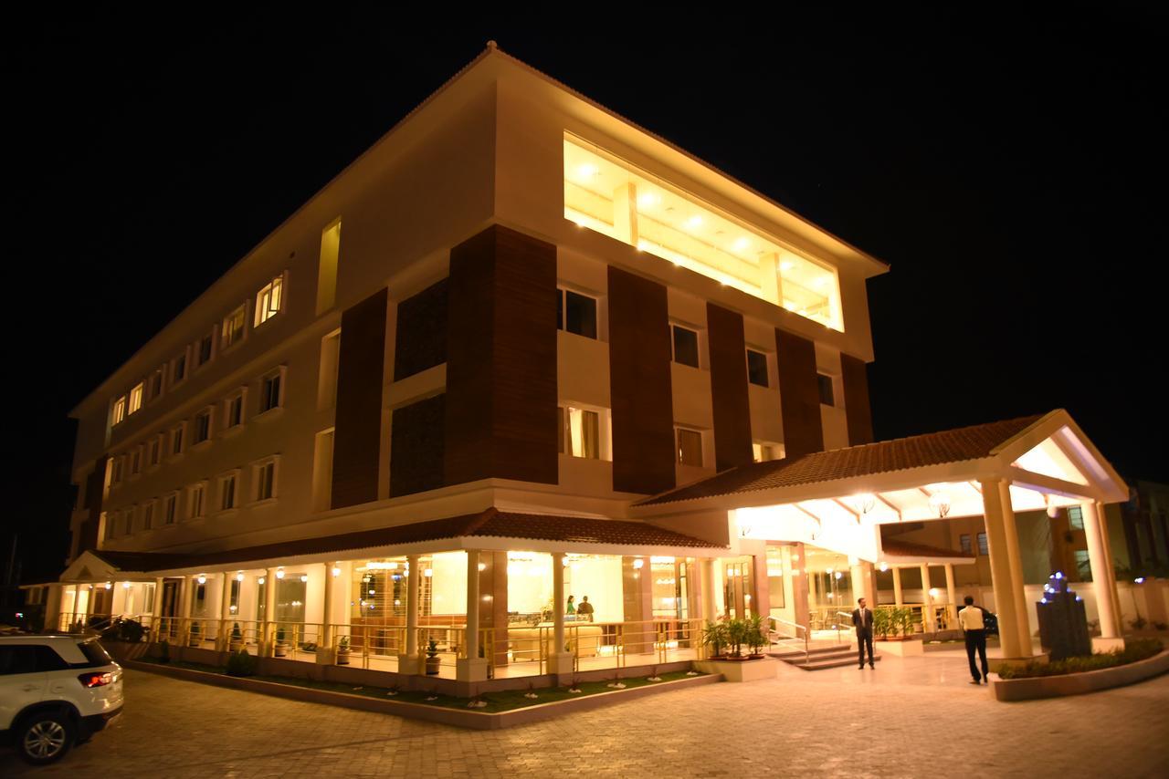 Hotel Aadrika Chikmagalūr Buitenkant foto