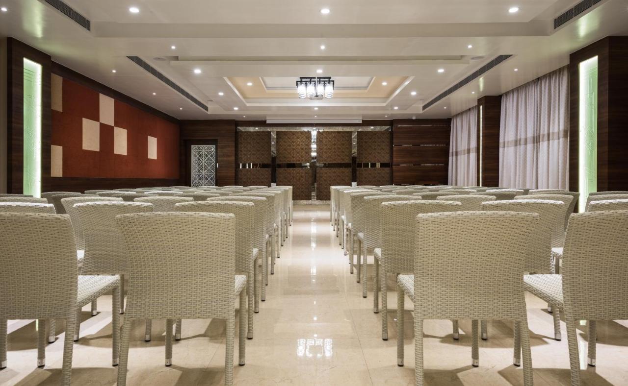 Hotel Aadrika Chikmagalūr Buitenkant foto